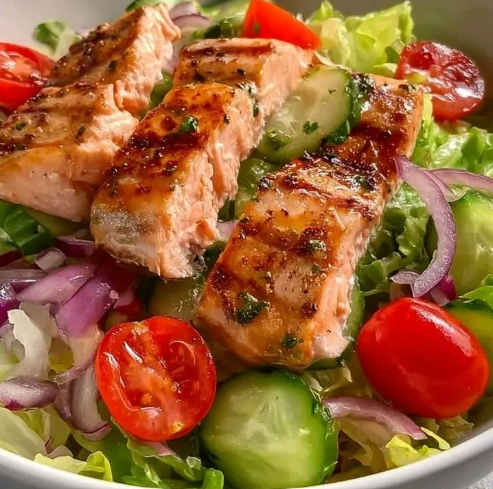 Grilled Salmon Salad Bowl