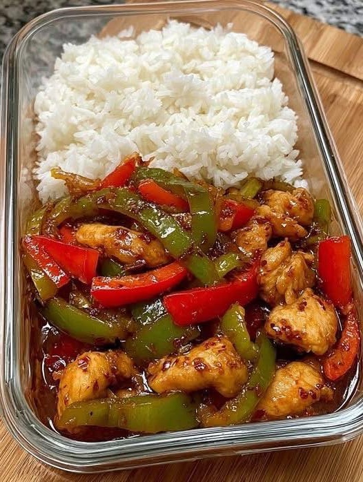 Sizzling Garlic Chicken Stir-Fry with Peppers & Steamed Rice