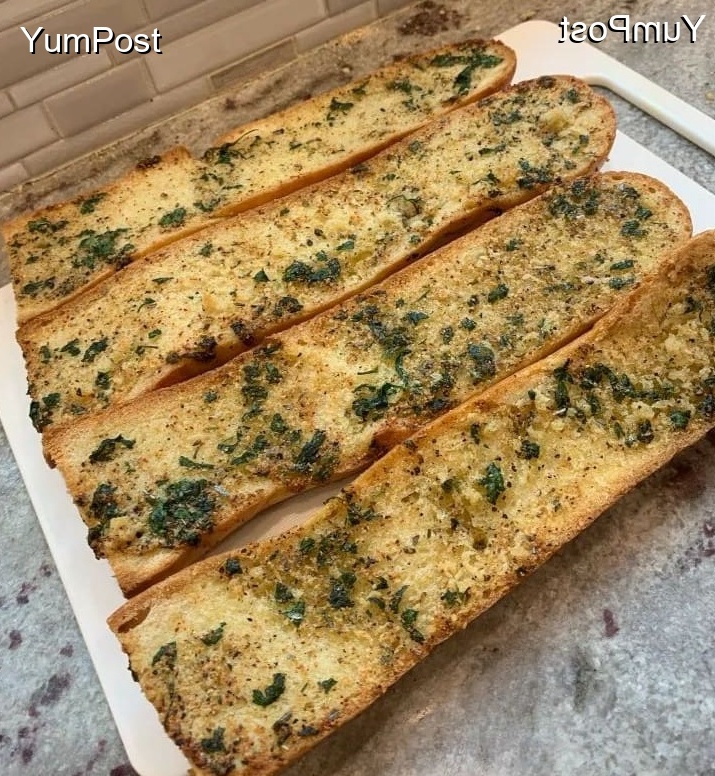 Simple Keto Recipe: HOMEMADE GARLIC BREAD