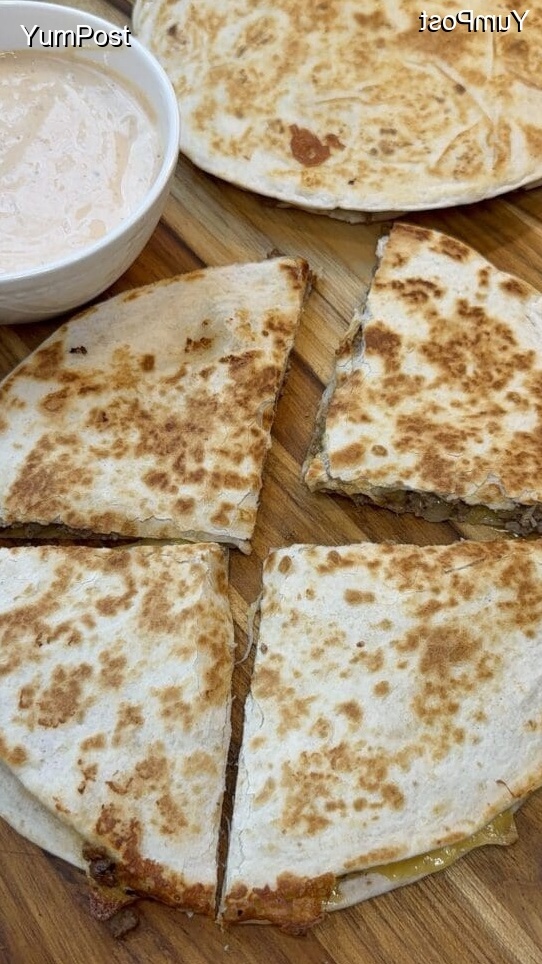 Easy Keto Recipe: CHEESEBURGER QUESADILLAS WITH DIPPING SAUCE
